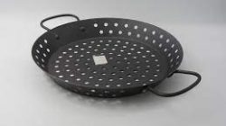 מחבת צלייה מחוררת לערמונים